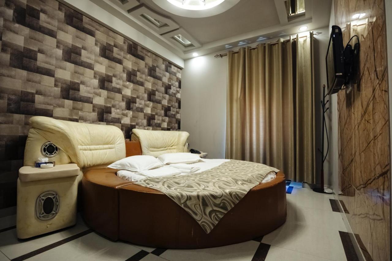 Golden Seconds Hotel Єреван Екстер'єр фото