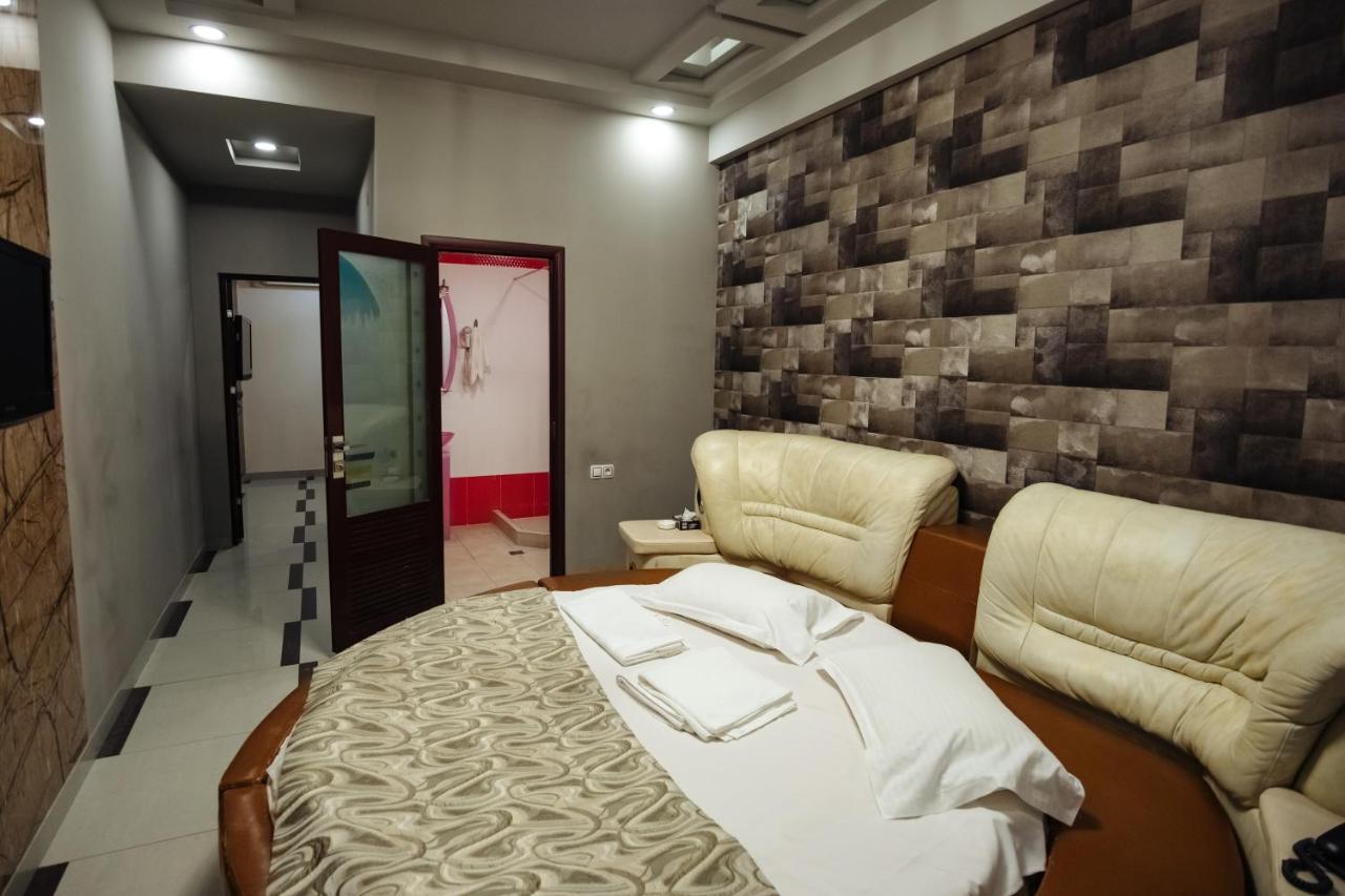 Golden Seconds Hotel Єреван Екстер'єр фото