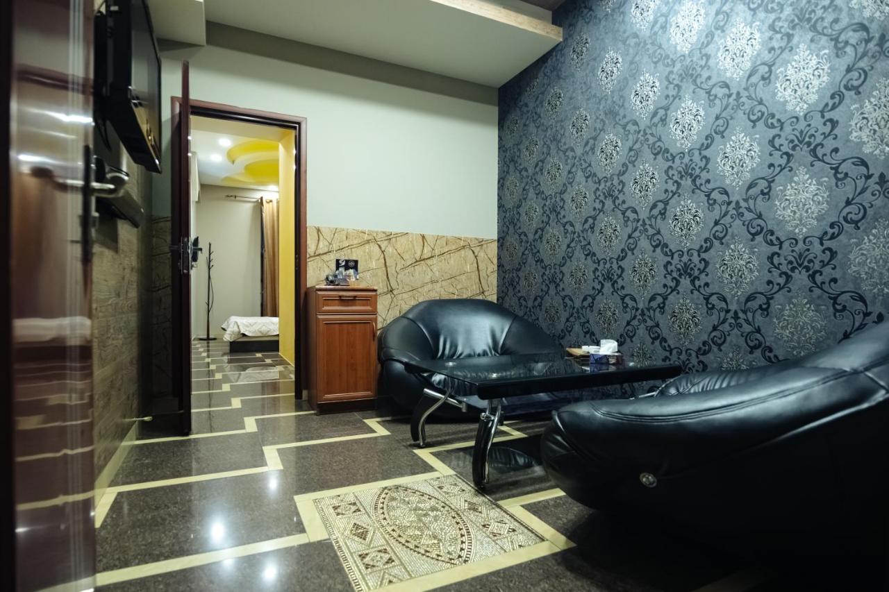 Golden Seconds Hotel Єреван Екстер'єр фото