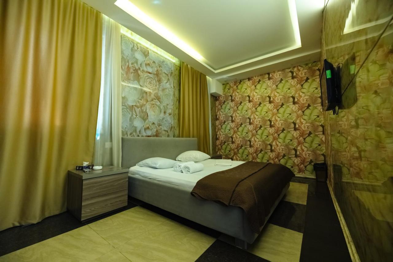 Golden Seconds Hotel Єреван Екстер'єр фото