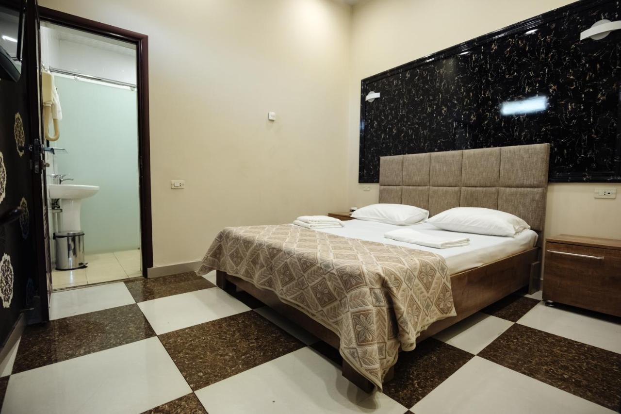 Golden Seconds Hotel Єреван Екстер'єр фото