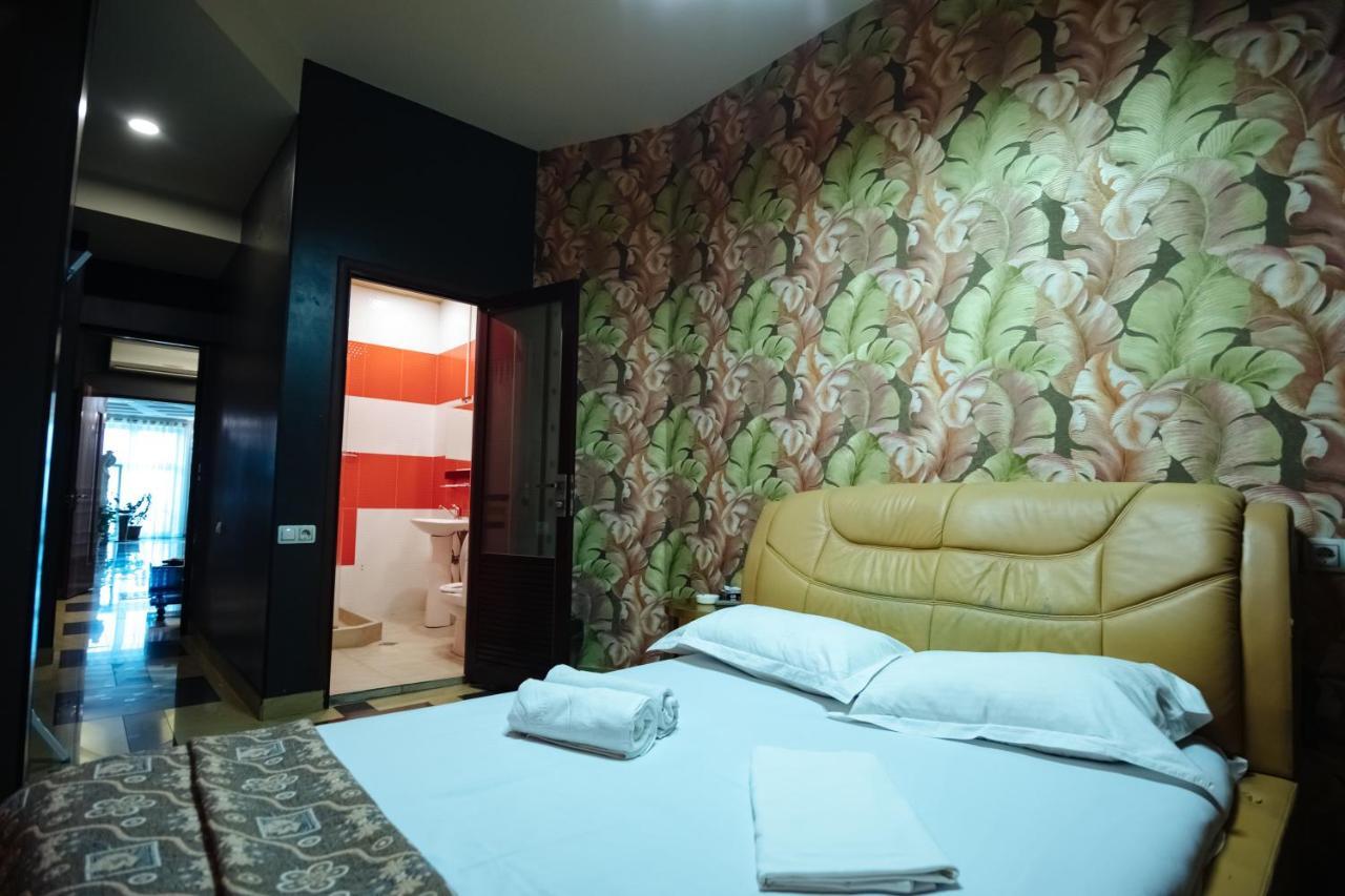 Golden Seconds Hotel Єреван Екстер'єр фото