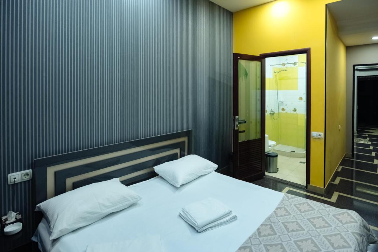 Golden Seconds Hotel Єреван Екстер'єр фото