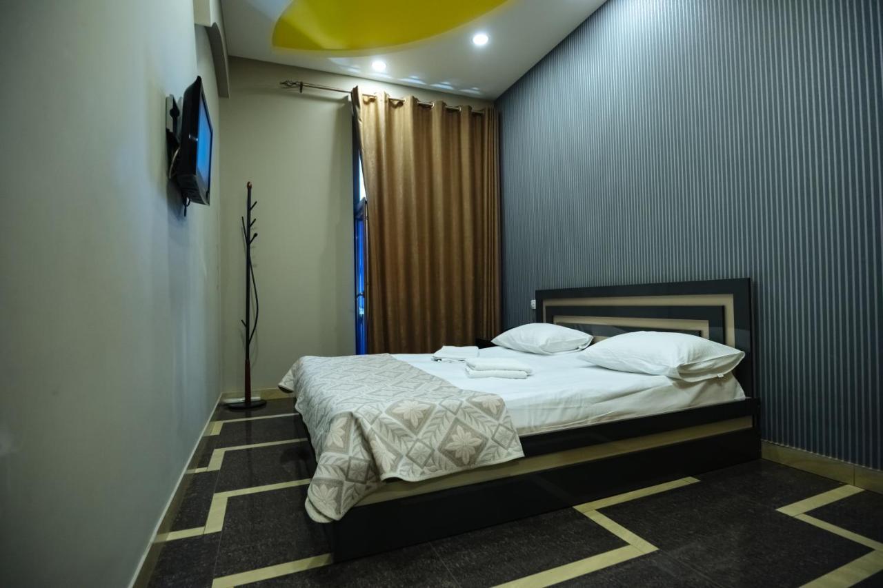 Golden Seconds Hotel Єреван Екстер'єр фото