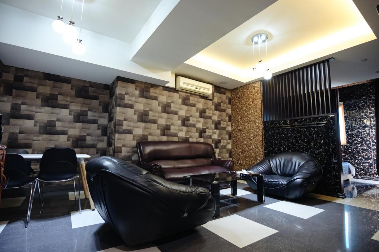 Golden Seconds Hotel Єреван Екстер'єр фото
