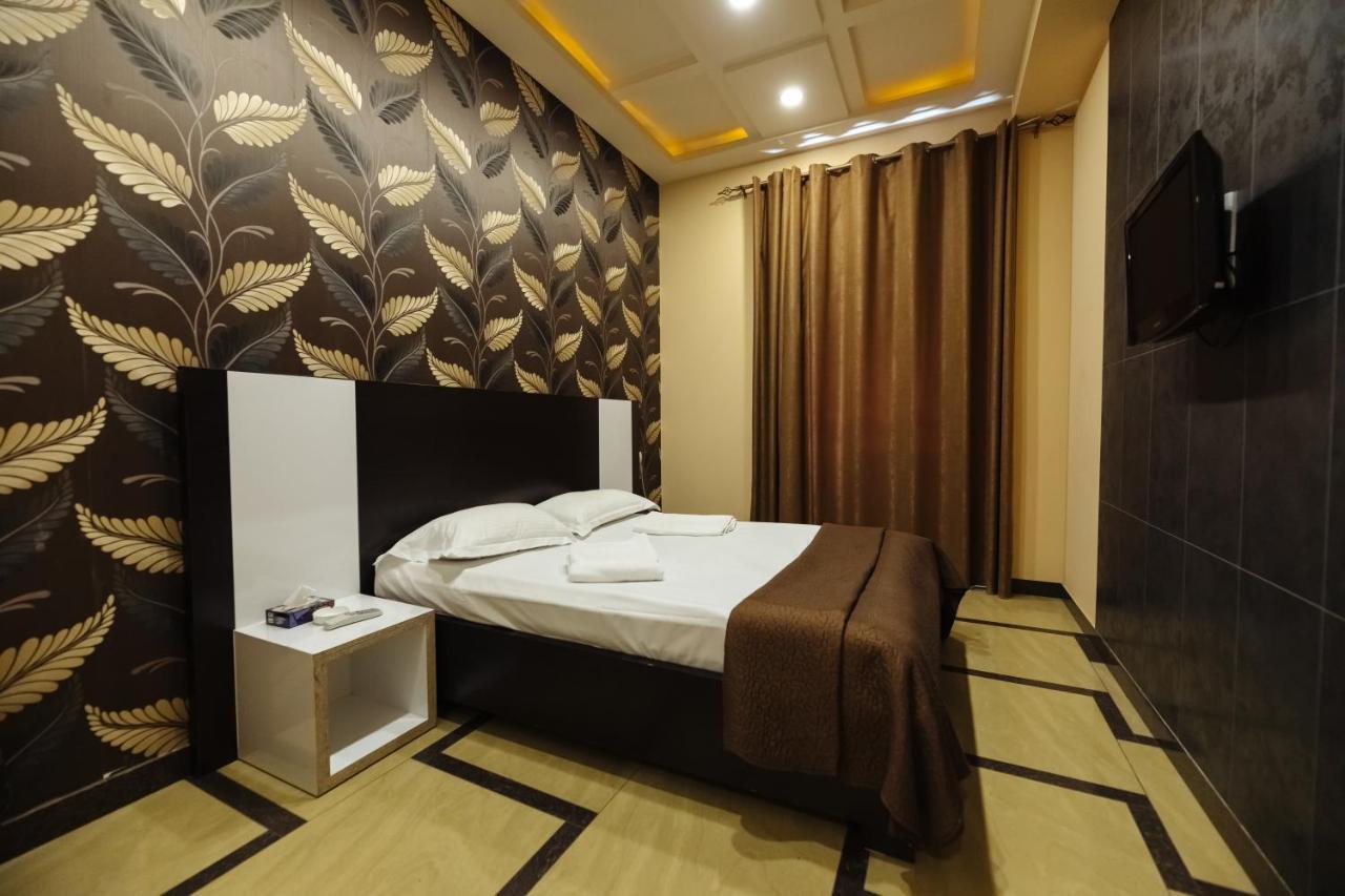 Golden Seconds Hotel Єреван Екстер'єр фото