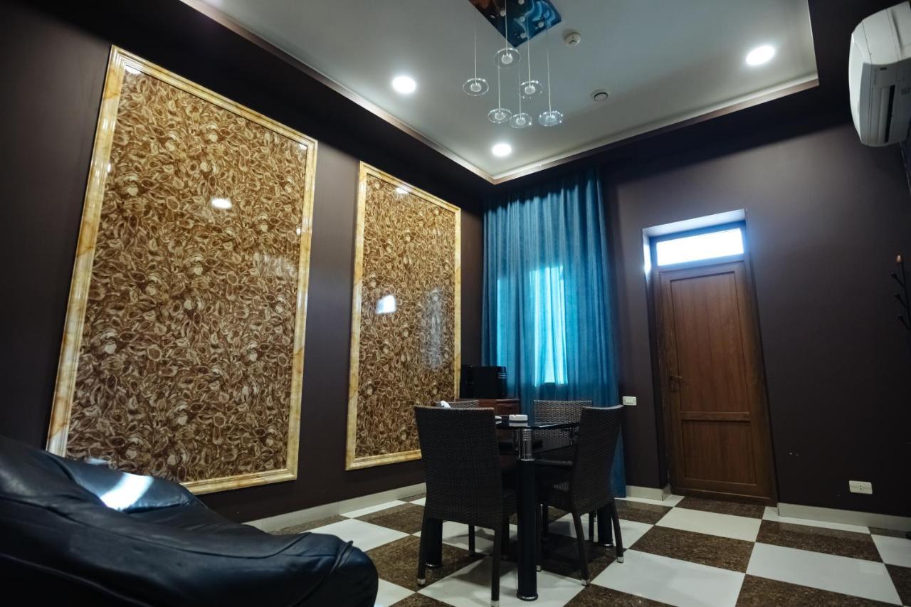 Golden Seconds Hotel Єреван Екстер'єр фото