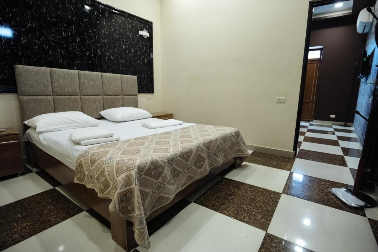 Golden Seconds Hotel Єреван Екстер'єр фото