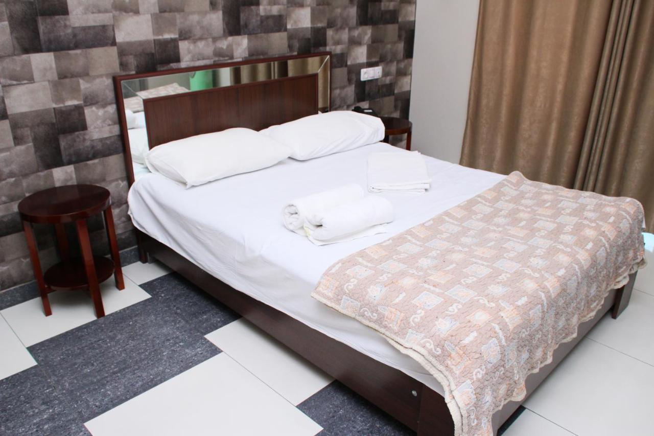 Golden Seconds Hotel Єреван Екстер'єр фото
