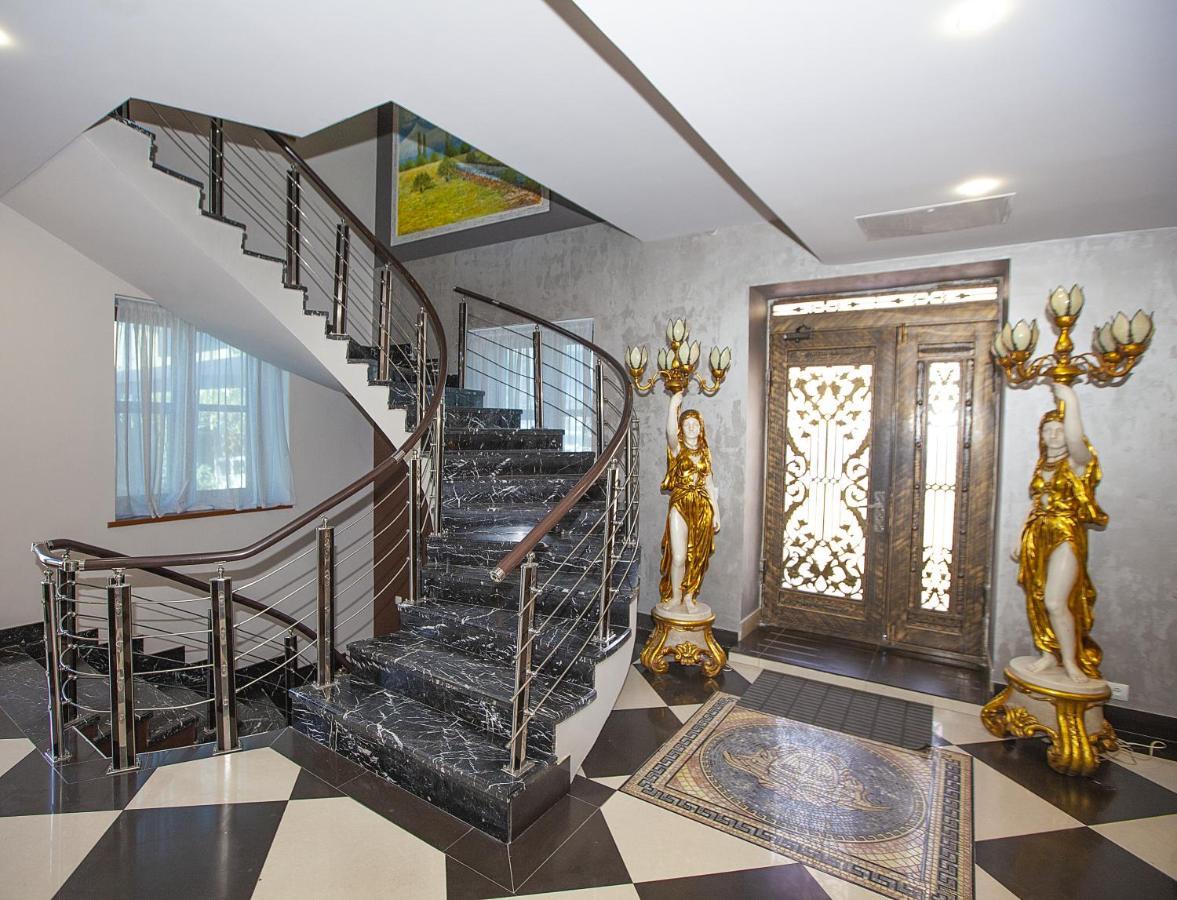 Golden Seconds Hotel Єреван Екстер'єр фото