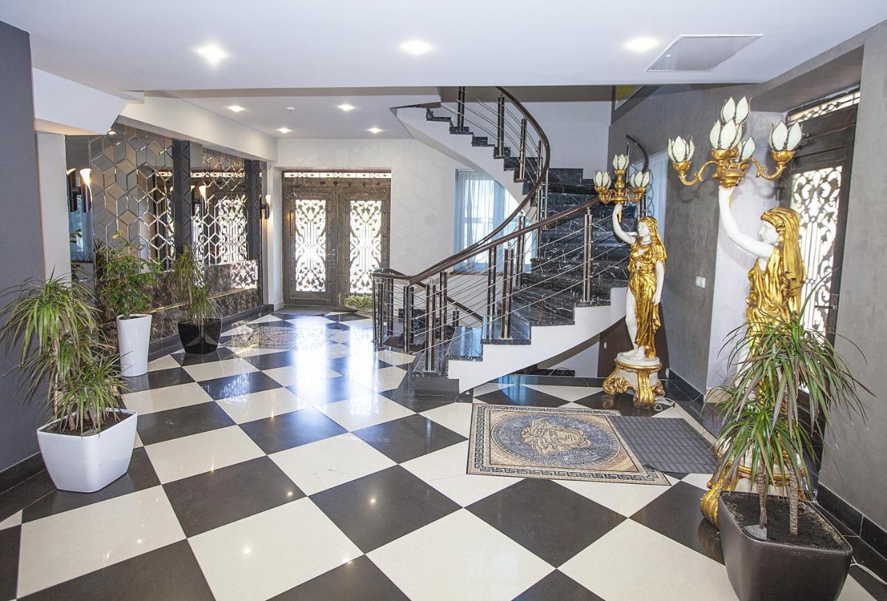Golden Seconds Hotel Єреван Екстер'єр фото