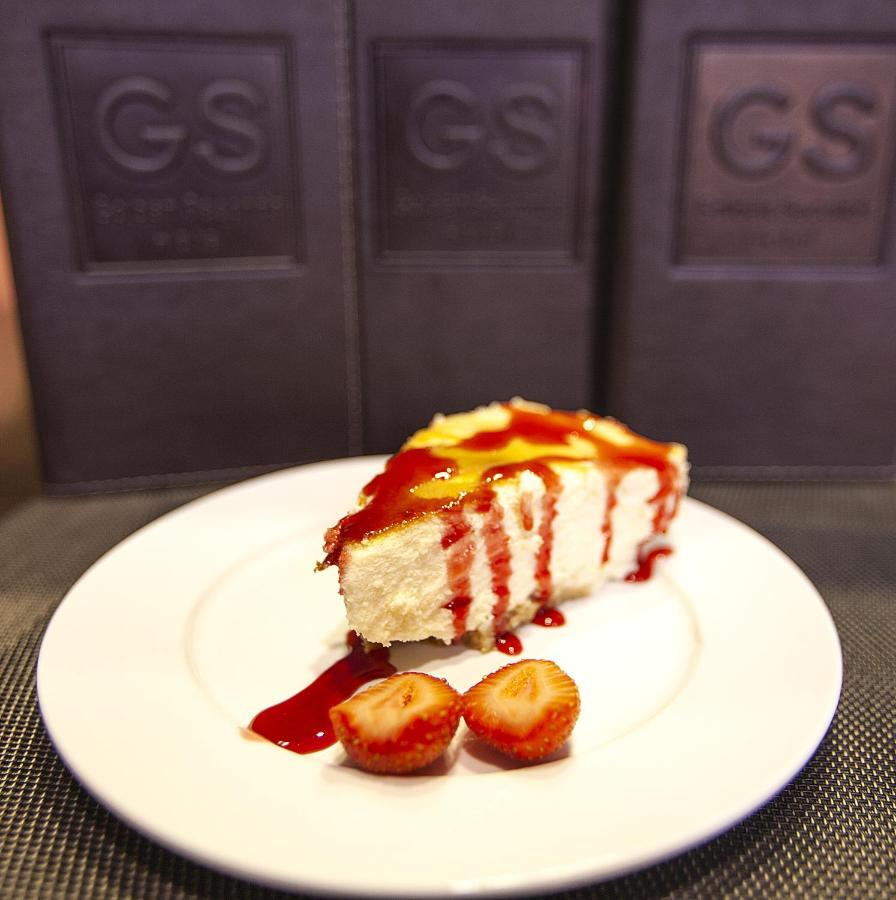 Golden Seconds Hotel Єреван Екстер'єр фото