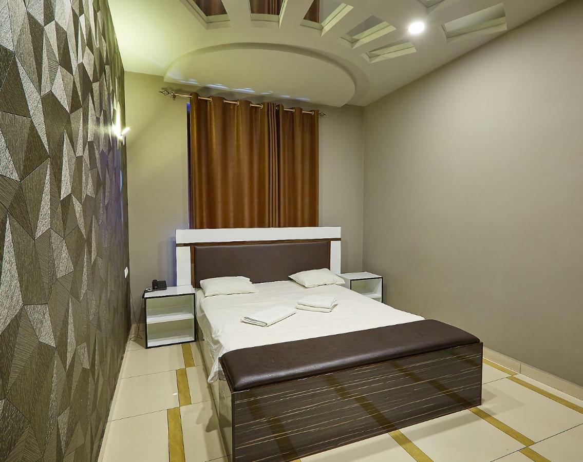 Golden Seconds Hotel Єреван Екстер'єр фото