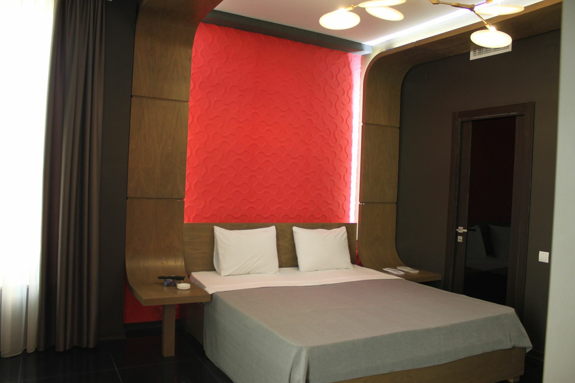Golden Seconds Hotel Єреван Екстер'єр фото